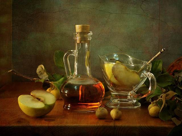 Яблучний оцет при варикозі: як користуватися (ванночки, прийом всередину, компрес, обгортання, зовнішнє застосування), народні рецепти