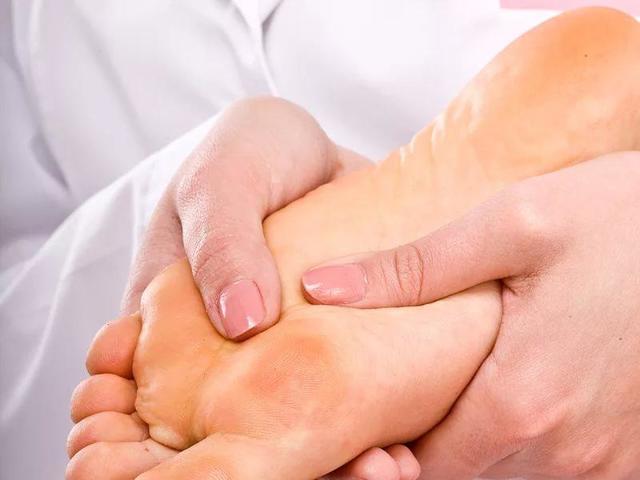 Горять пальці ніг - причини, лікування, домашні засоби