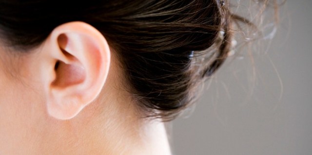 Прищі у вушній раковині, всередині вуха і за ним - причини і лікування