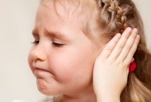 Заклало вухо - причини і що робити в домашніх умовах?