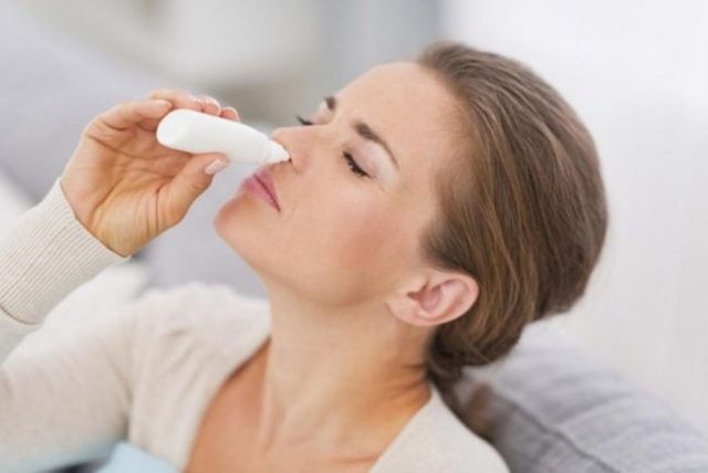 Слиз в горлі і носі з неприємним запахом - причини і лікування