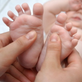 Масаж для новонароджених в домашніх умовах: 11 правил і прийомів, протипоказання, відео