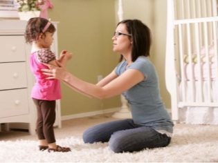 Істерика у дитини в 1, 2, 3 роки - що робити: 4 стадії, 6 причин та 12 методів від дитячого психолога