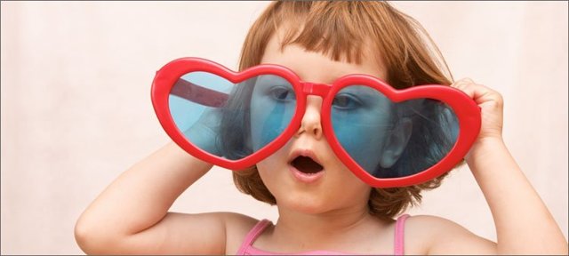 Як вибрати сонцезахисні окуляри дітям: 7 порад лікаря, які окуляри краще