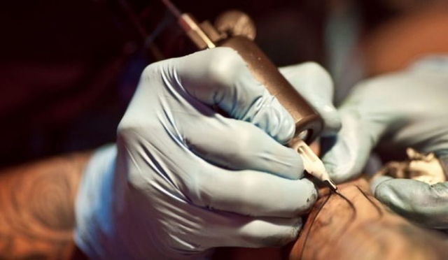 Татуювання при менструації: можна чи не можна