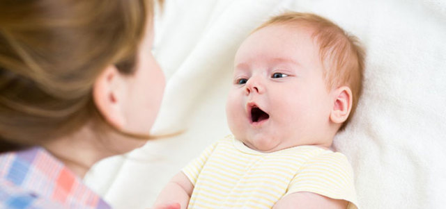 Коли дитина починає гуліть і агукать: етапи вимови звуків, як навчити агукать і говорити