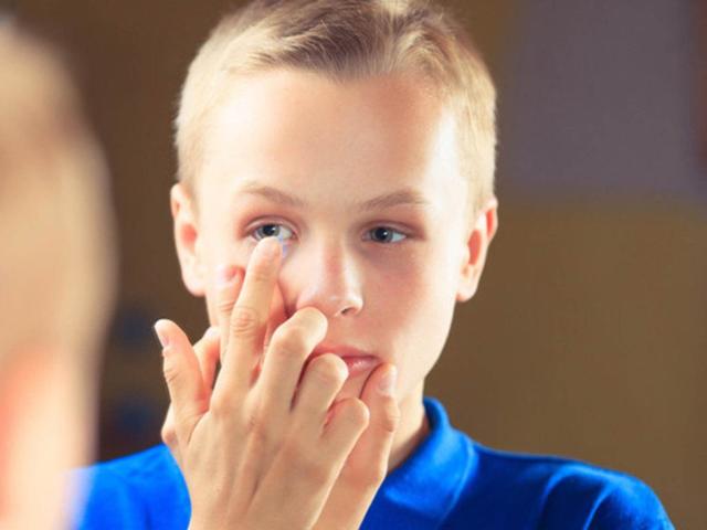 Догляд за контактними лінзами у дітей: з якого віку можна носити лінзи дітям?