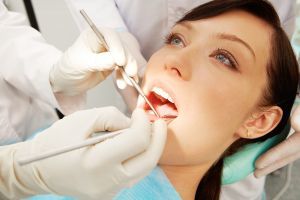 Лікування зубів під час менструації: за і проти