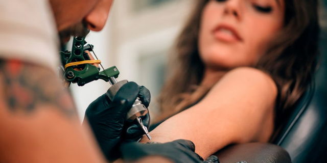 Татуювання при менструації: можна чи не можна