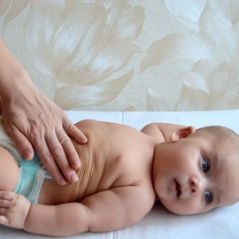 Масаж для новонароджених в домашніх умовах: 11 правил і прийомів, протипоказання, відео
