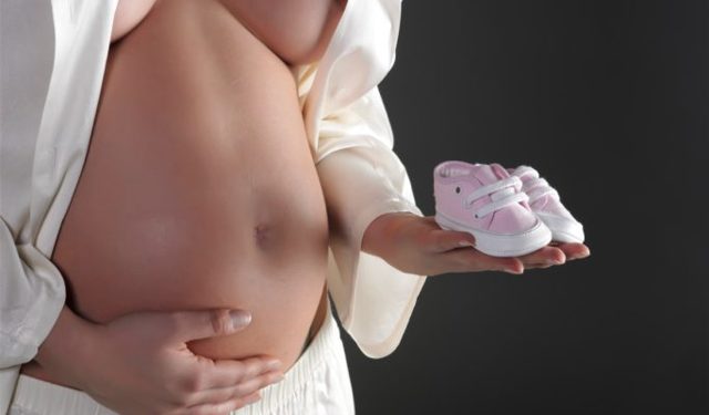 Чому з'являються виділення з грудей при вагітності