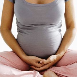 Чому на ранніх термінах вагітності бувають коричневі виділення