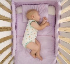 Який матрац вибрати для новонародженого в ліжечко: варіанти моделей
