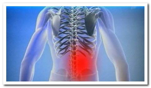 Біль у спині справа вище попереку: можливі причини