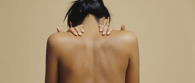 Прыщи на спине: причины и лечение