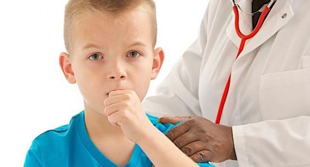 Свистящий кашель у ребенка, причины, медикаментозные и народные способы лечения