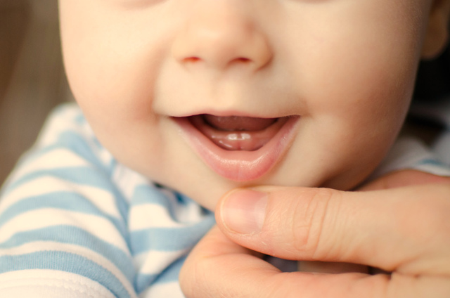 Як допомогти дитині впоратися з сверблячкою під час прорізання зубів