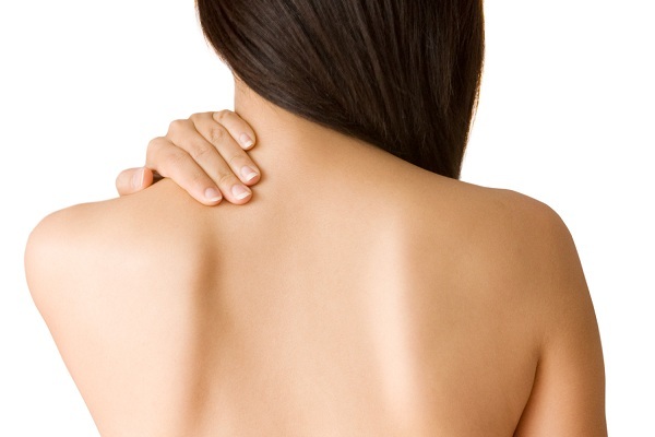 Прищі на спині: причини і лікування