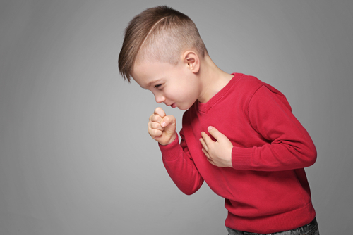 Что делать при сильном кашле у ребенка, причины возникновения и лечение