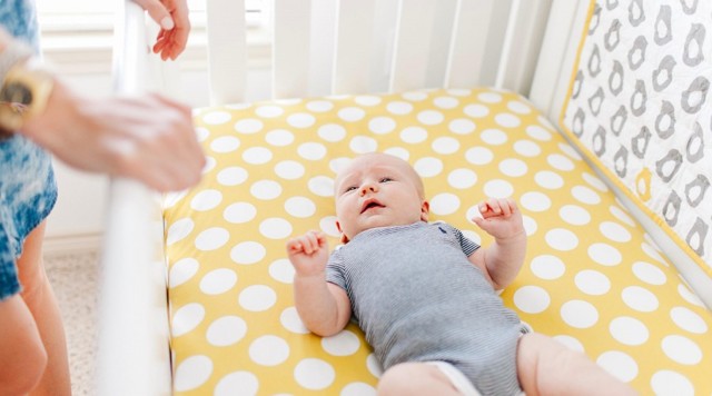 Який матрац вибрати для новонародженого в ліжечко: варіанти моделей