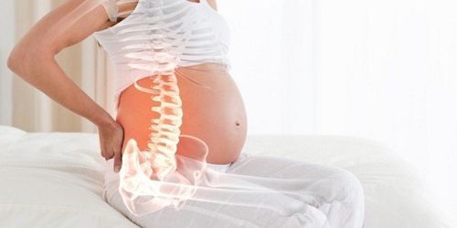 Причини болю в попереку при вагітності в другому триместрі