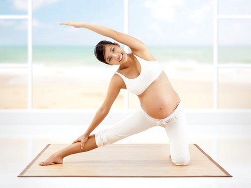 Йога для вагітних і відео, які допомагають зрозуміти техніку поз і рухів