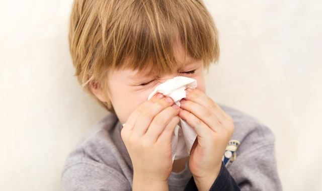 Що робити при сильному кашлі у дитини, причини виникнення та лікування